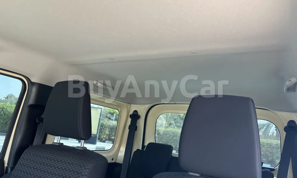 Vehicle photo 8