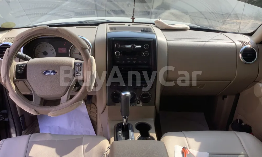 Vehicle photo 8