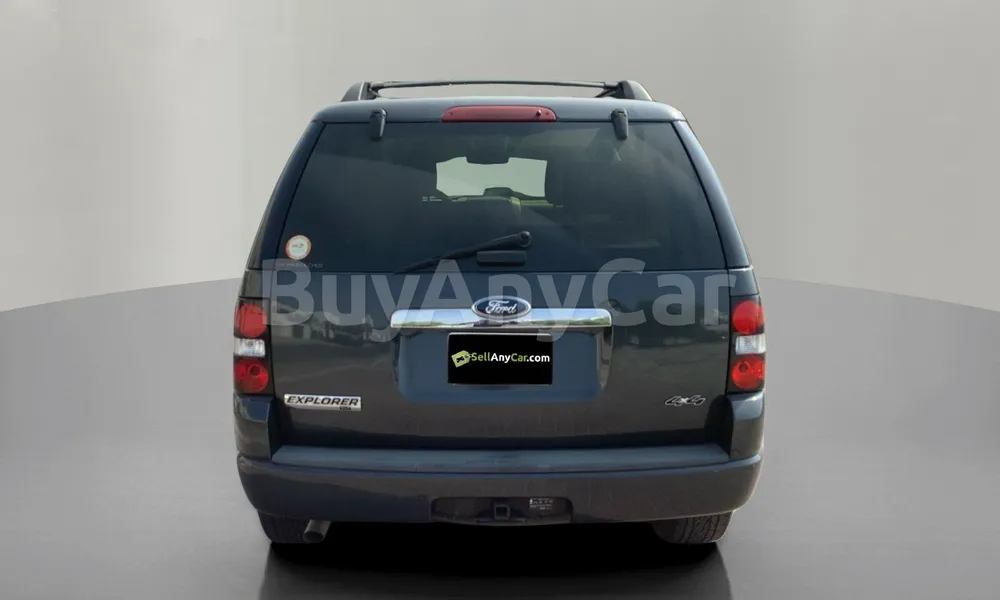 Vehicle photo 2