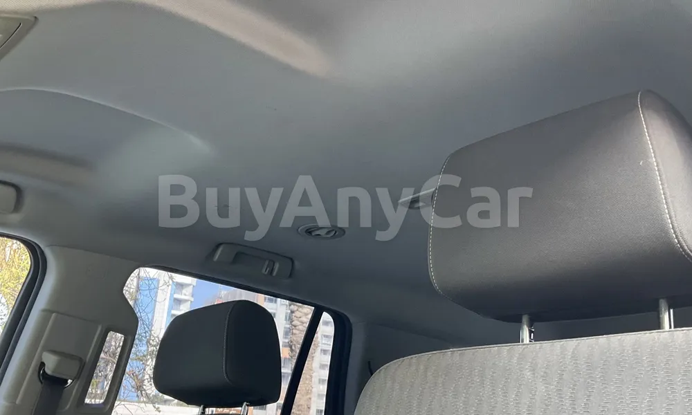Vehicle photo 9