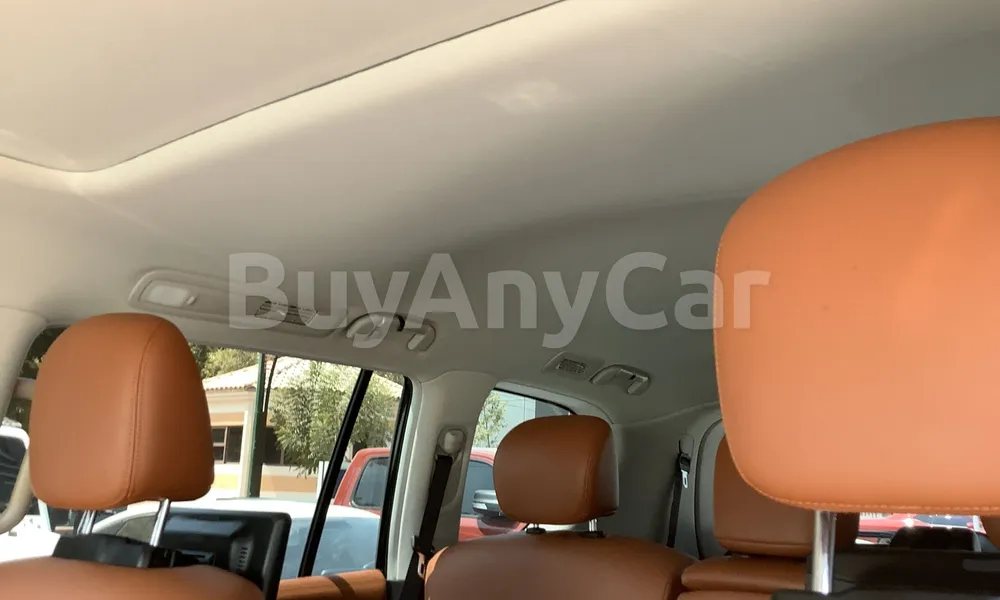 Vehicle photo 9
