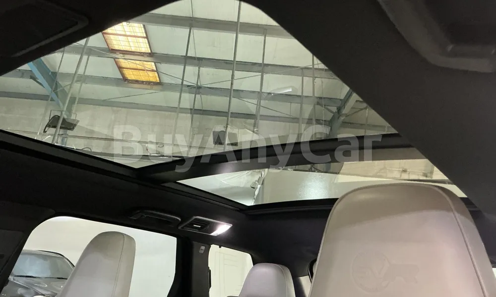 Vehicle photo 9
