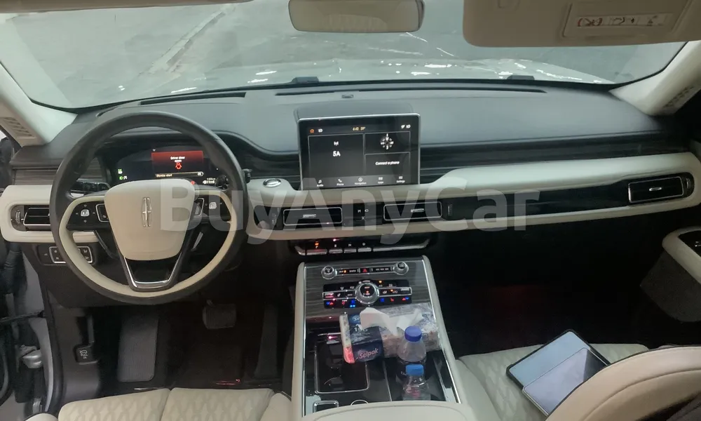 Vehicle photo 8