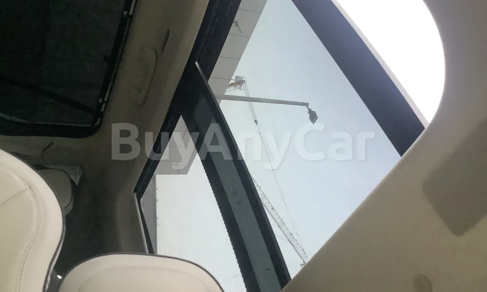 Vehicle photo 9