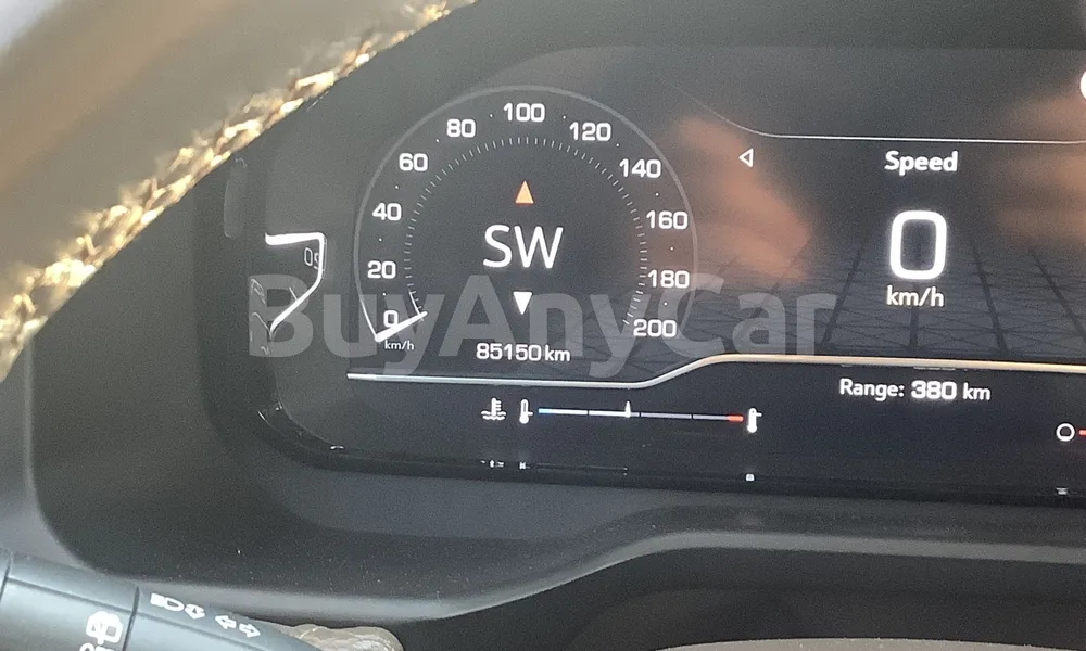 Vehicle photo 7