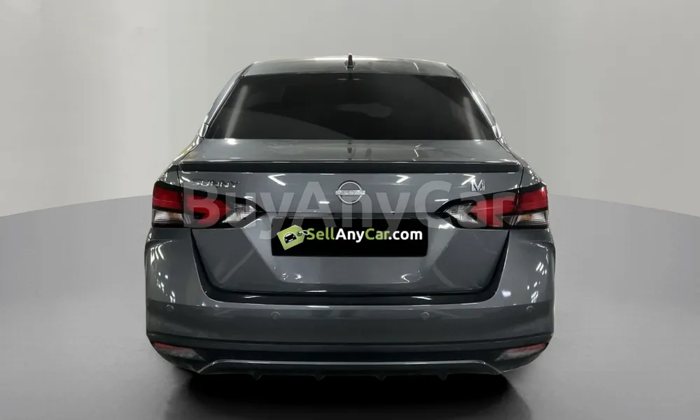 Vehicle photo 2
