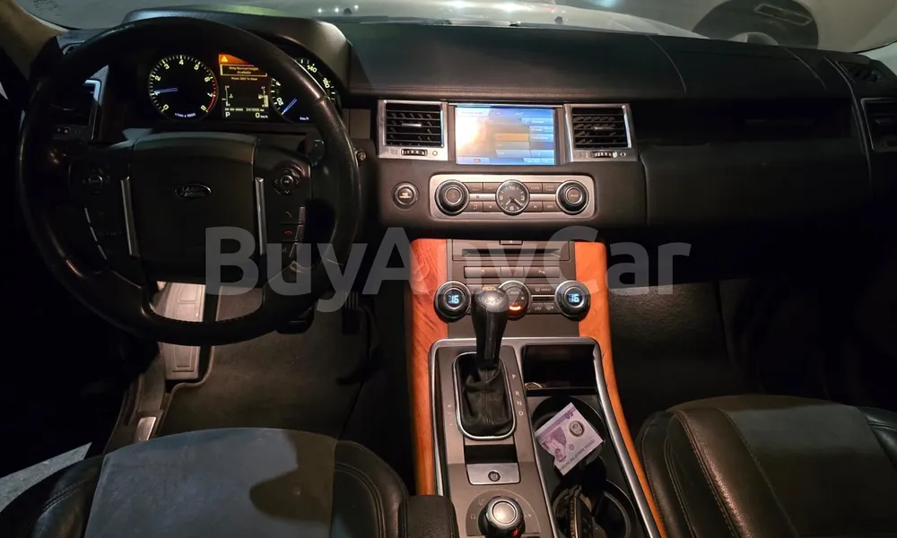 Vehicle photo 9
