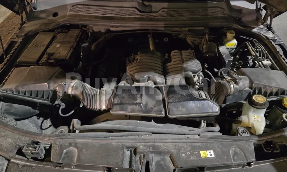 Vehicle photo 6