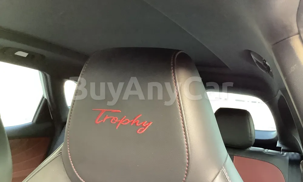 Vehicle photo 9