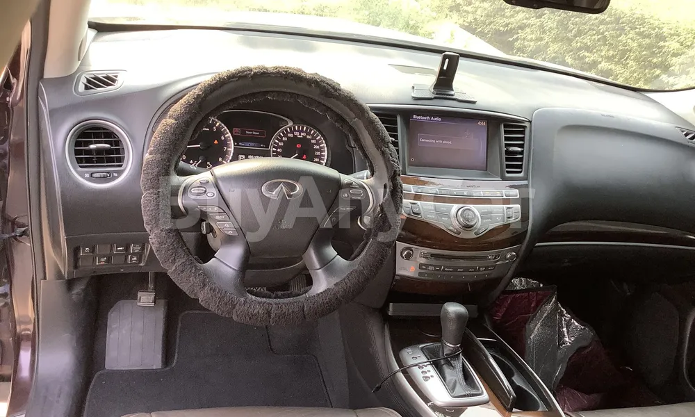 Vehicle photo 8