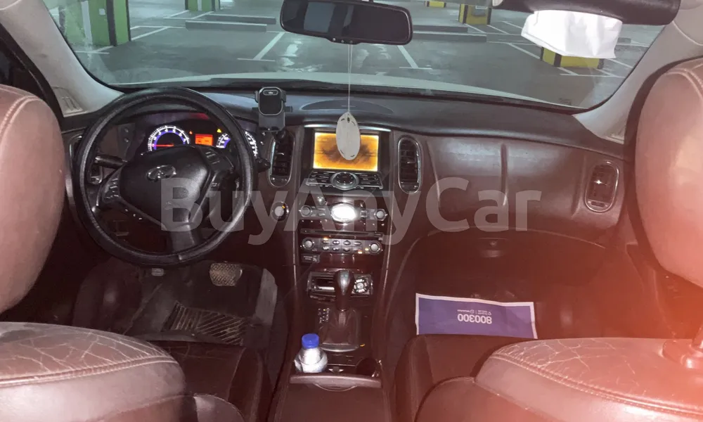 Vehicle photo 6