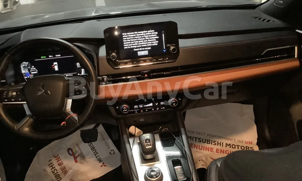 Vehicle photo 9