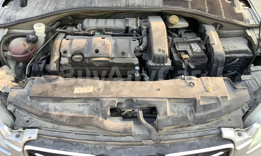 Vehicle photo 6