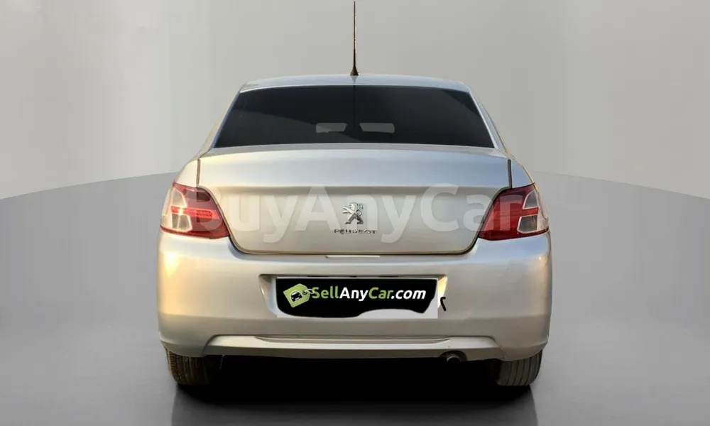 Vehicle photo 2