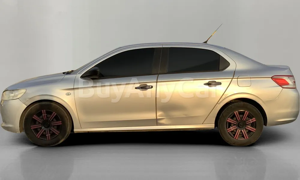 Vehicle photo 4