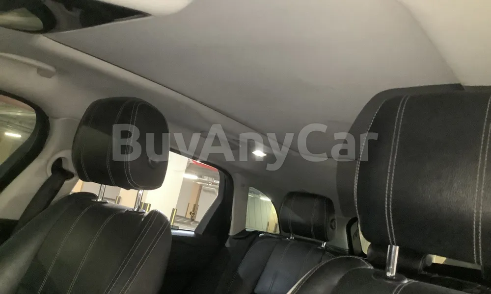 Vehicle photo 9