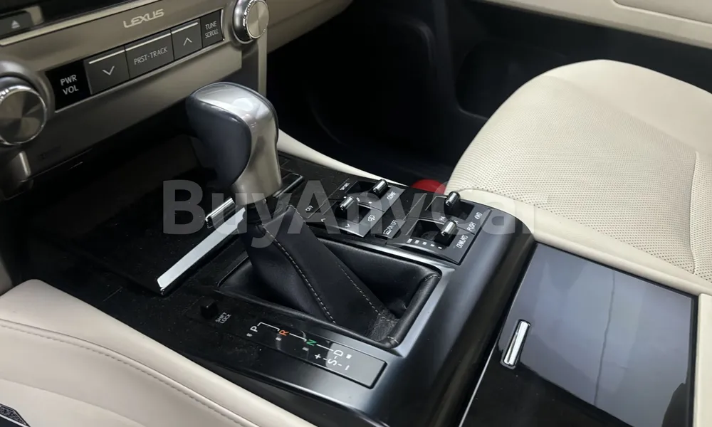 Vehicle photo 10