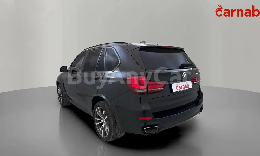 Vehicle photo 6