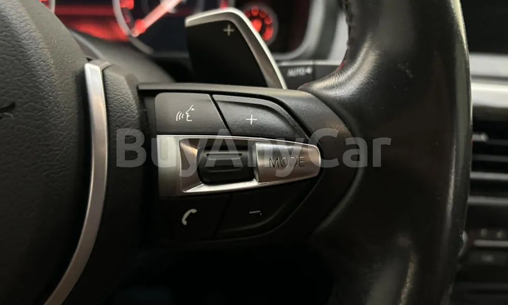 Vehicle photo 12