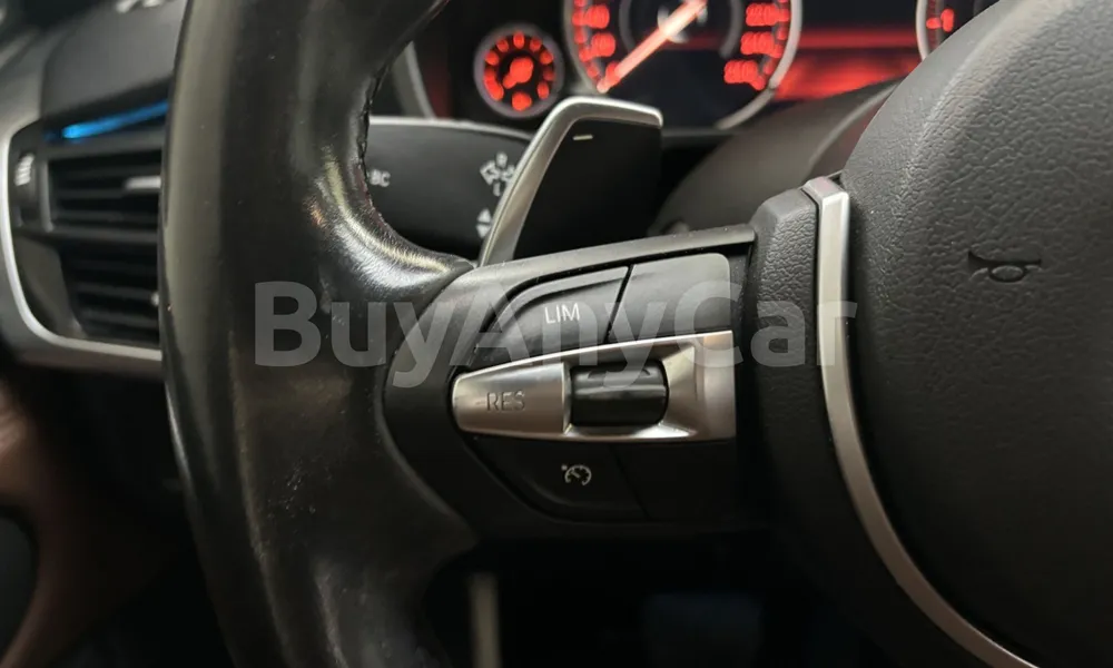 Vehicle photo 14