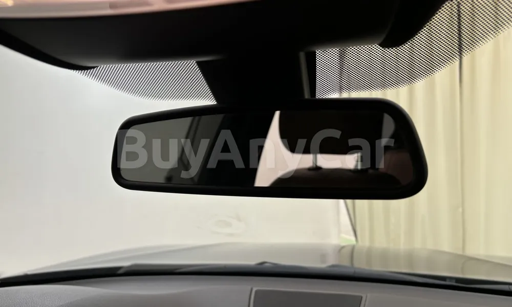 Vehicle photo 13