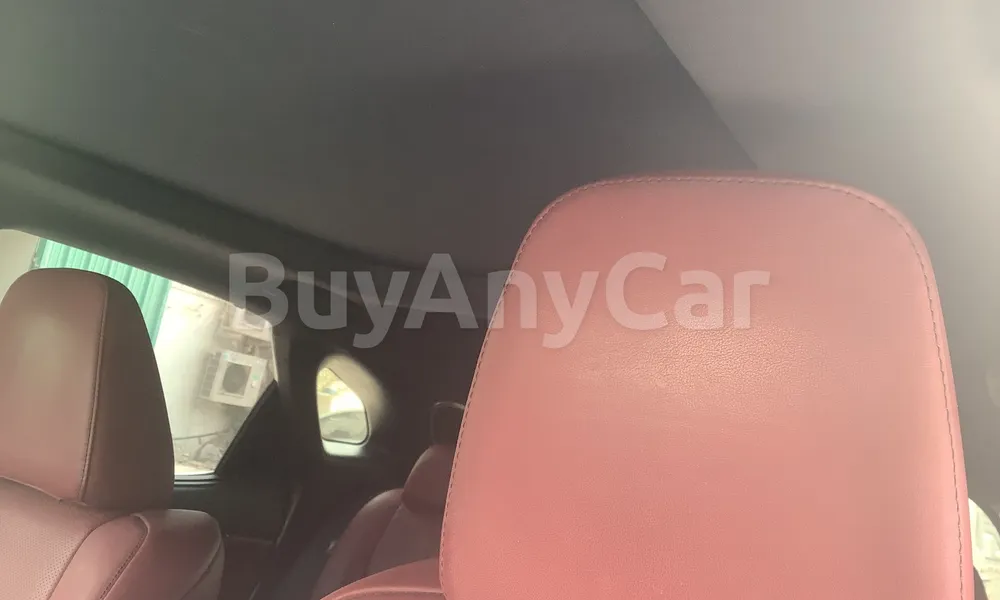 Vehicle photo 9