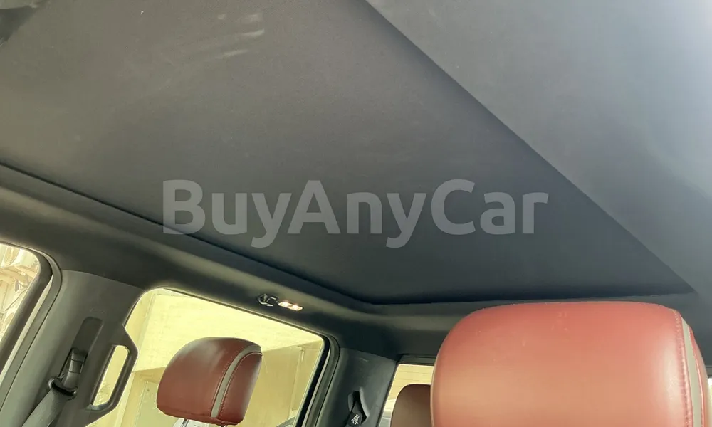 Vehicle photo 9