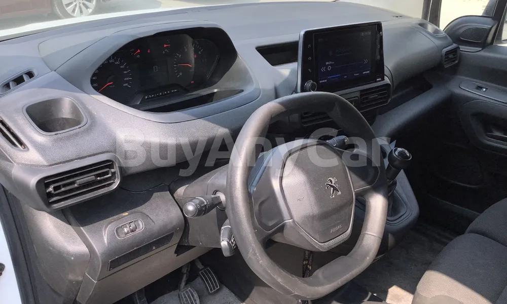 Vehicle photo 8