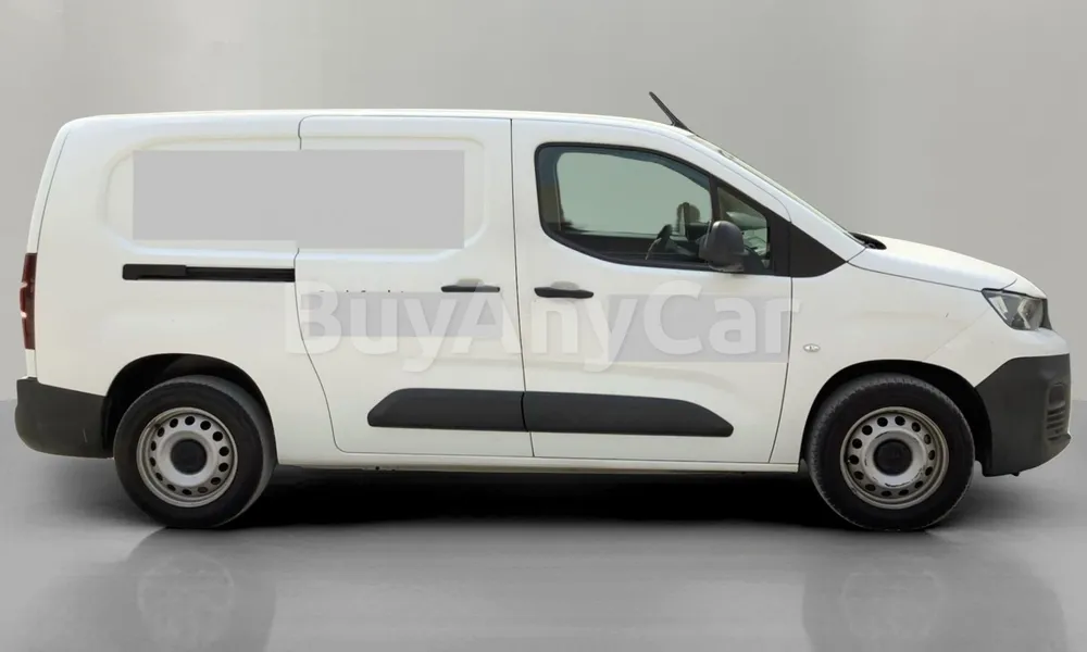 Vehicle photo 3