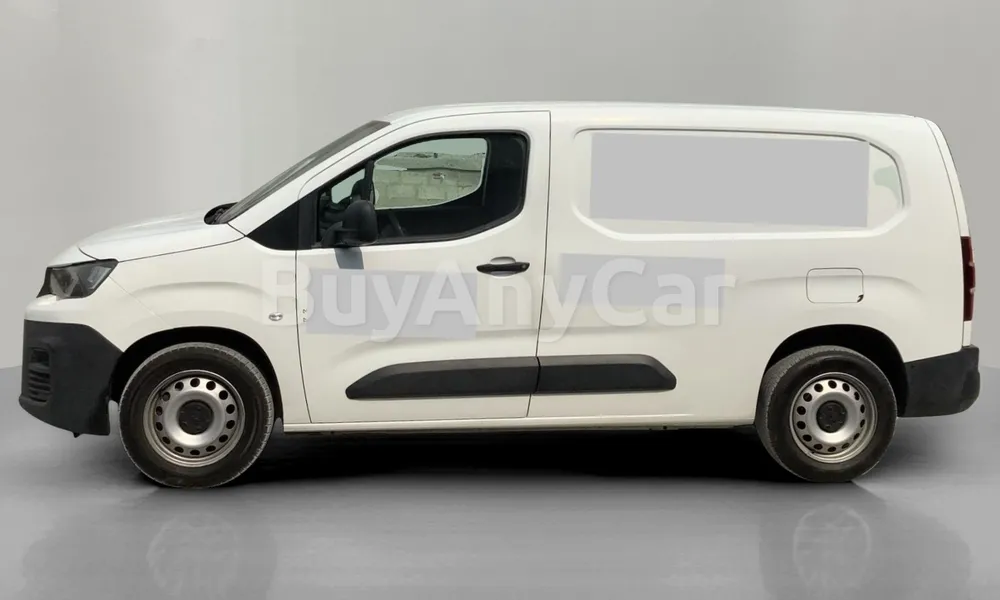 Vehicle photo 4