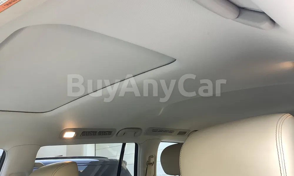 Vehicle photo 9