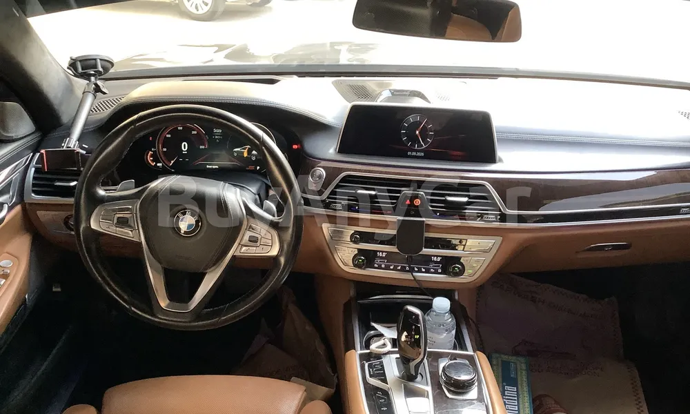 Vehicle photo 8