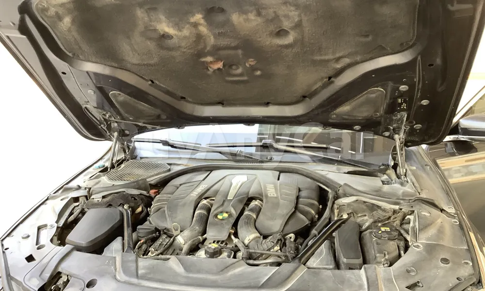 Vehicle photo 6
