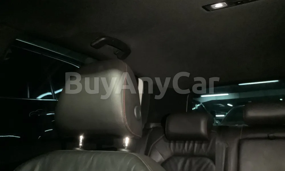 Vehicle photo 9