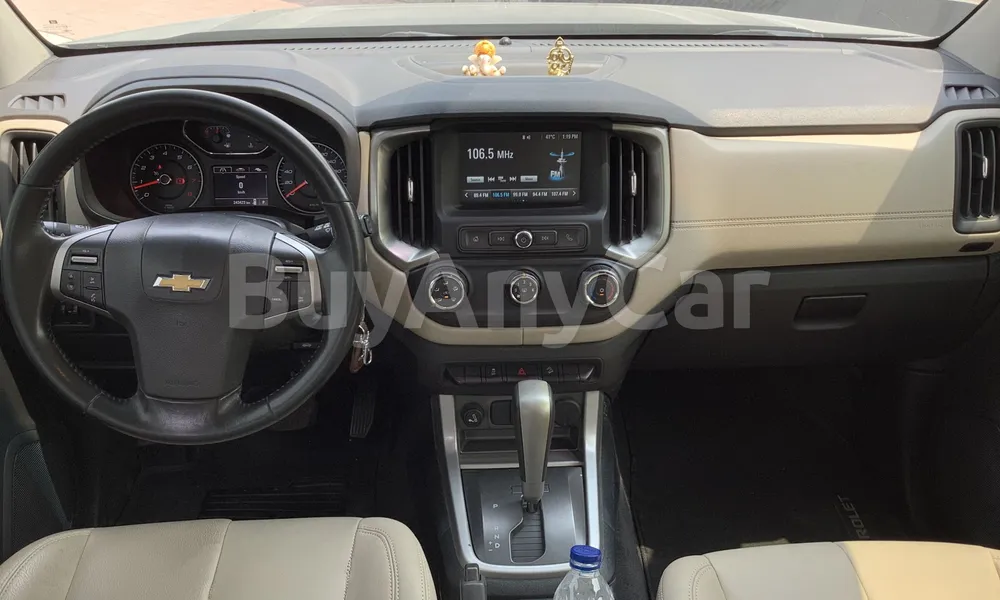 Vehicle photo 6