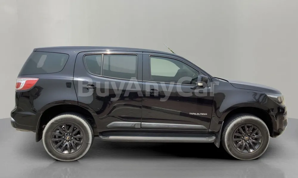 Vehicle photo 3