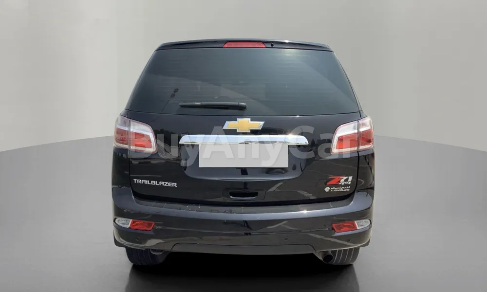 Vehicle photo 2