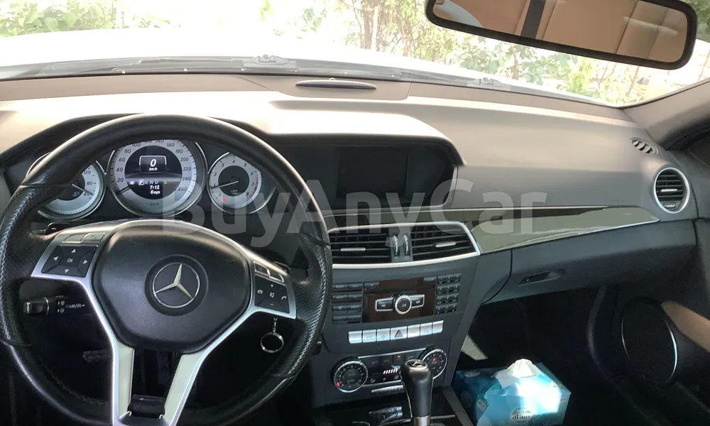 Vehicle photo 8