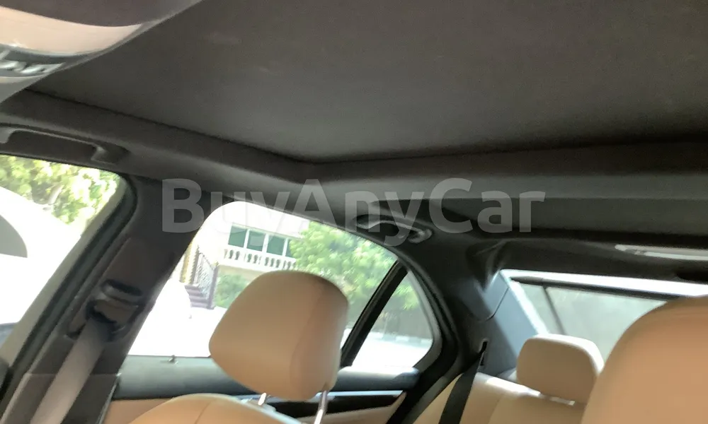 Vehicle photo 9