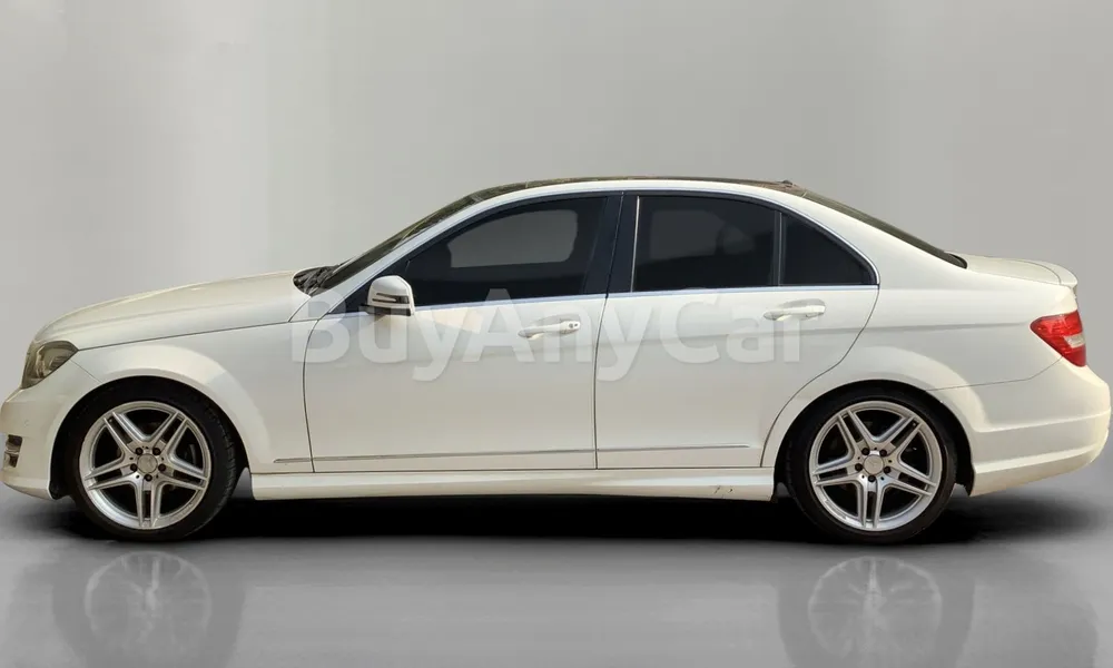 Vehicle photo 4