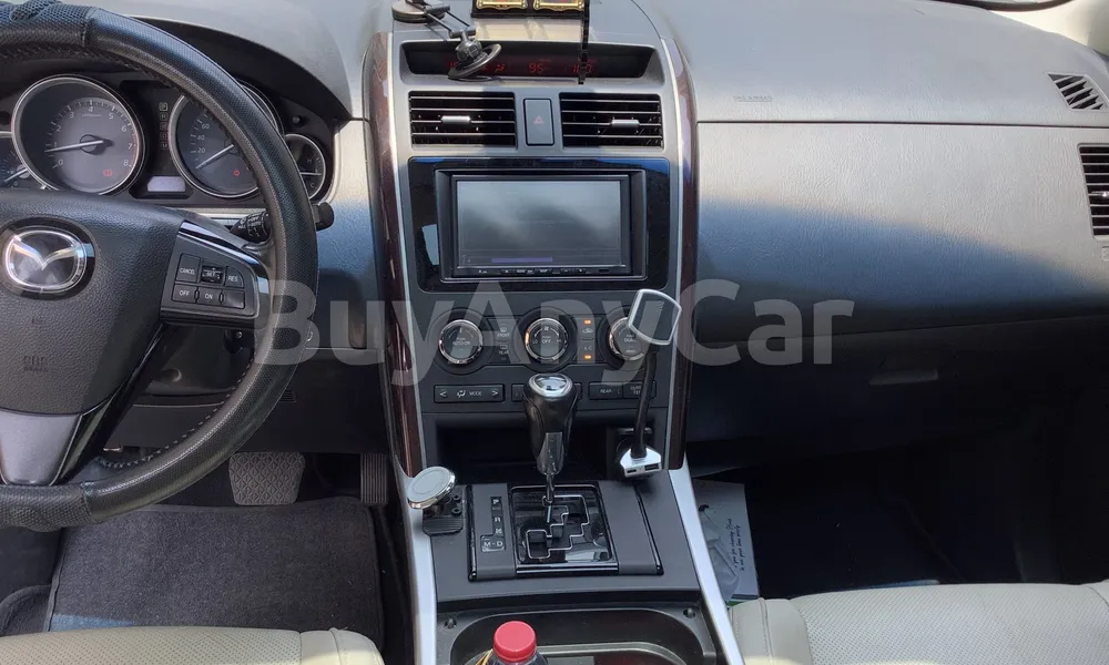 Vehicle photo 9