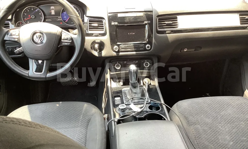 Vehicle photo 9
