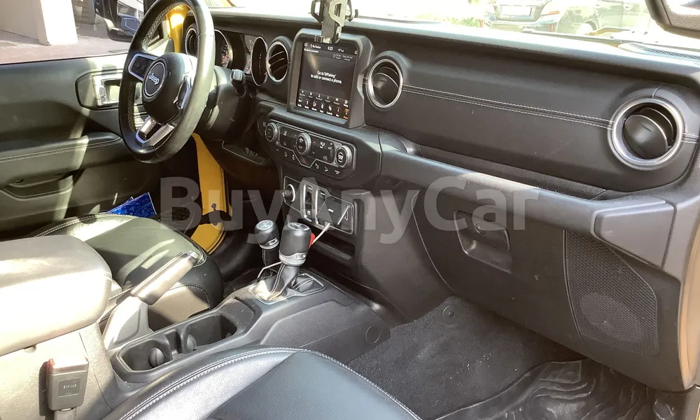 Vehicle photo 7