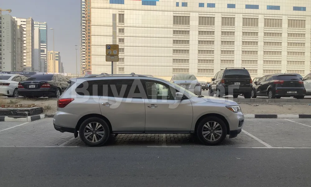 Vehicle photo 3