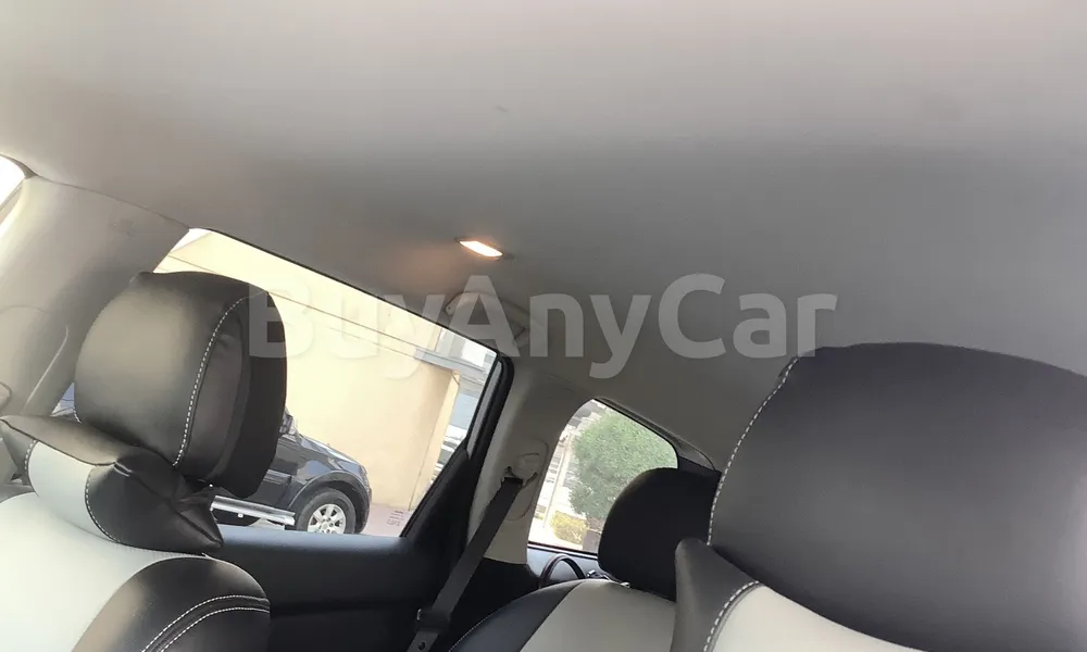 Vehicle photo 9