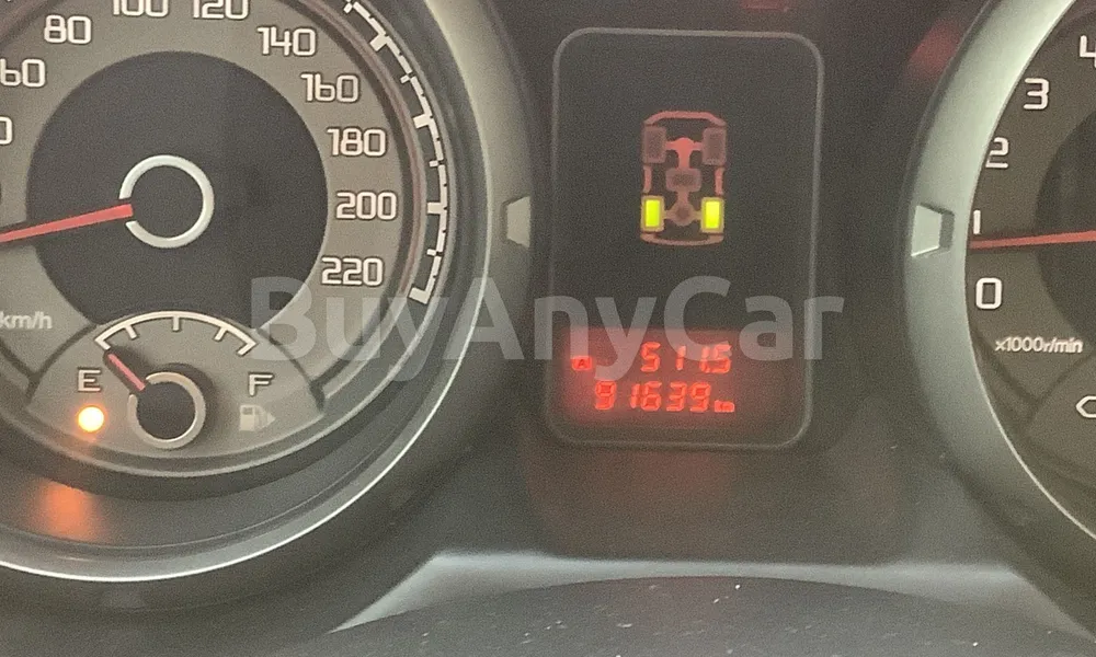 Vehicle photo 9