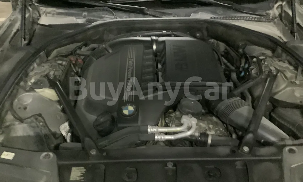 Vehicle photo 6