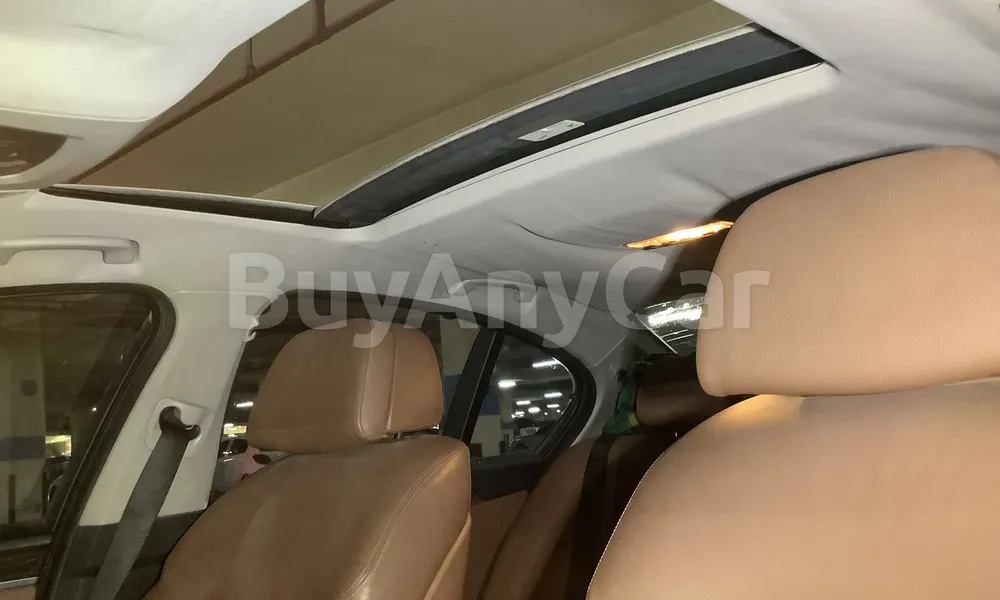 Vehicle photo 9