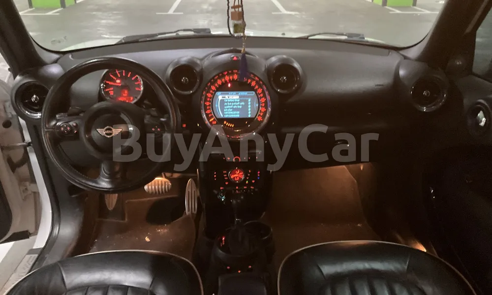 Vehicle photo 8