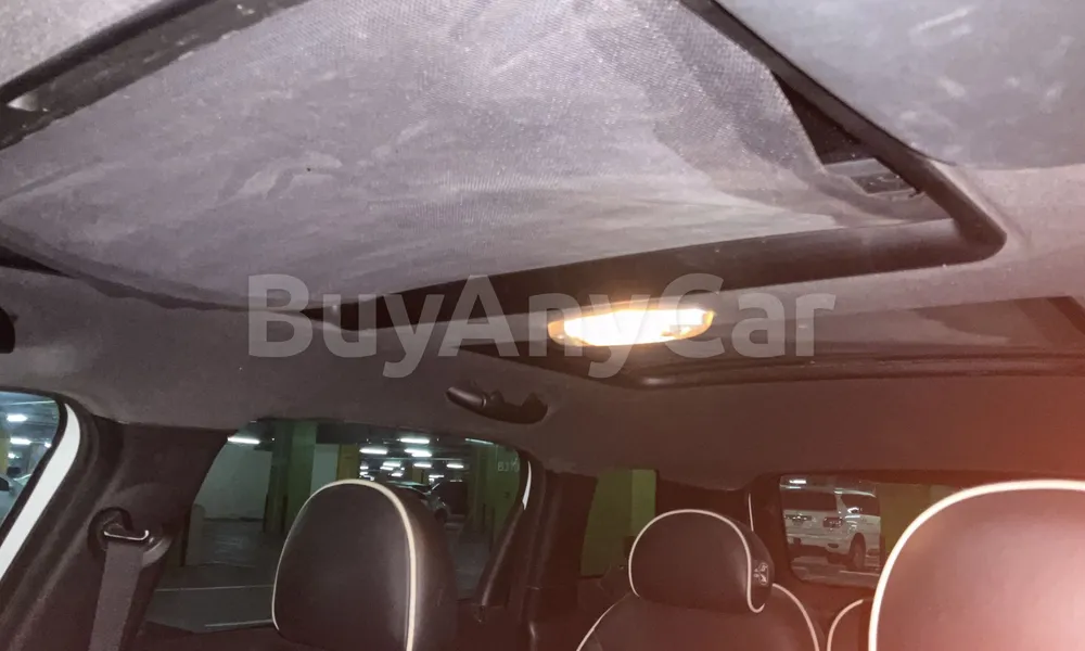 Vehicle photo 9